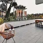 Ciotola - Parcheggio Privato, Aeroporto A 5 Minuti Apartamento *
