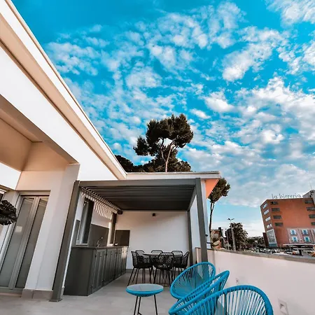 Ciotola - Parcheggio Privato, Aeroporto A 5 Minuti *