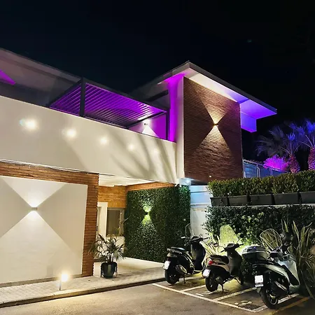 Ciotola - Parcheggio Privato, Aeroporto A 5 Minuti Apartment
