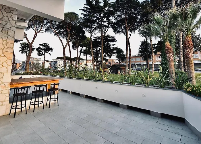 Ciotola - Parcheggio Privato, Aeroporto A 5 Minuti Naples