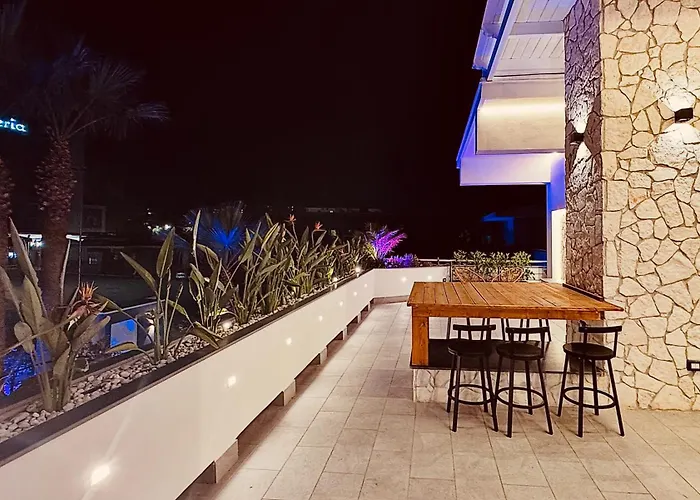 Ciotola - Parcheggio Privato, Aeroporto A 5 Minuti Appartement