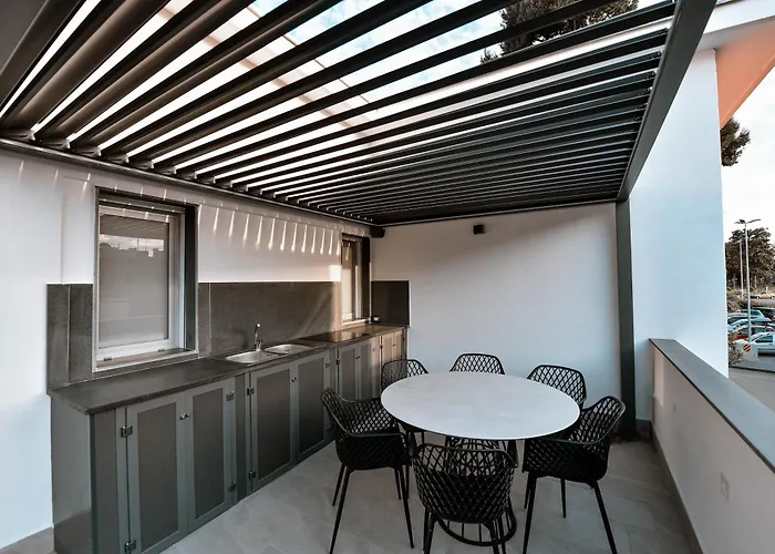 Ciotola - Parcheggio Privato, Aeroporto A 5 Minuti Appartement *